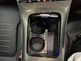 納車前整備は、メルセデスベンツ国際認定メカニックによる最新の検査ライン等の施設が充実した当社工場で入念に行います。メルセデス・ベンツの定める厳しい基準をクリアしたお車のみをご案内させて頂きます。
