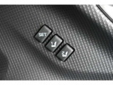 運転席シートポジションメモリー機能:リフター、チルト、リクライニングの各ポジションを自動的に再現できます。
