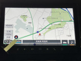 目的地までのルートを鮮明に表示。ドライバーの運転をサポートし、安全なドライブを後押しします。スムーズなナビゲーションで、快適なカーライフを送りましょう。