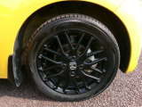 純正アルミホイール装着車です!バランスのいいフォルムをご覧ください。