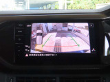 リアビューモニターとオプティカルパーキングシステムで駐車をサポートします。