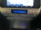 エアコンはオートエアコン付きになります。お好みの温度設定にすれば車内の温度を検知し自動で調整してくれます。暑い日は寒い日は特にオススメです♪