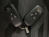 【キーフリーシステム】電子キーをポケットやカバンに入れて携帯しているだけでドアの開け閉めやエンジンのON/OFFが出来ます☆ また、イモビライザー機能も備わっていますので盗難対策もバッチリです☆