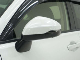 ◆ドアミラーウインカー◆ドアミラーにウインカーを装備しています。対向車に自身の進行方向を合図し安全に運転できます。