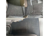 【フロアマット】運転席、助手席、後席すべてにフロアマット設置しております!