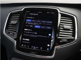 プラグインハイブリッドシステムは、各ドライブモードに応じて電気モーターとガソリンエンジンを協調制御します。