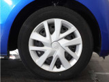 ◆純正ホイール装着車◆シンプルなデザインのホイールキャップ付きです。