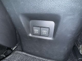 充電用端子付き。スマートフォンなどの充電に便利です。