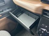 インスト助手席スライドボックス。ティッシュボックスなどの収納が出来ます!MAX3キロまでのものが収納可能です。