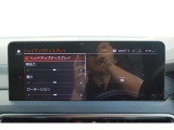 クルマの頭脳ともいえる、管理システム、iDrive。ナビだけではなく、オーディオ操作や車両情報の表示などをコントロールできます。便利さと安全性の向上にも繋がっています。