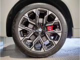 【BMWアロイホイル】軽量かつ強度に拘ったアロイホイル。走行性能ポテンシャルを引き出す設計。車の足元を引き締めてくれる大きなポイントはアロイホイルです。