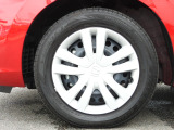 ★左前タイヤ★シンプルなデザインで飽きの来ないデザイン!タイヤ詳細 185/60R15インチで、タイヤの溝は5mmとなります。
