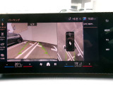 バック駐車する際に便利なバックカメラを搭載しています。360度確認でき、障害物はもちろんのこと、子供が突然出てきても確認できる便利な機能です。