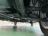 中古車という商品の特性上、下回りのサビやキズはございます。