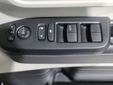 運転席のスイッチ類です。