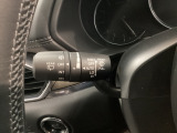 レバーをAUTOの位置にしているとき、レインセンサーが雨を感知すると、雨量に応じてワイパーが自動で作動してくれるオートワイパーを装備!設定変更で非作動にすると、間欠作動に固定されます。