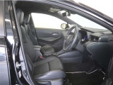 高いホールド性で運転姿勢が安定します。長距離ドライブでも疲れにくいのが魅力です。快適なドライビングライフをお送り下さい♪