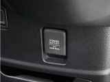 ◆12V電源ソケット◆スマートフォンの充電等にも便利な電源ソケット!使いやすい場所に装備されています。