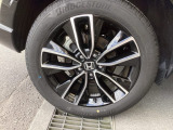 純正アルミホイールです。足元が引き立つので、車全体のイメージがアップしますよ!