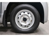 タイヤサイズは145/80R12になります。