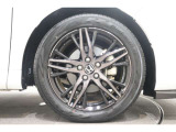 純正のアルミホイールが足元を飾ります!タイヤサイズは225/50R18です。