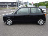 車両、全塗装後に磨きコーティング済みで目立つ傷凹みなく、全体的に艶があり大変キレイで良好なコンディションです。