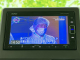 停車時に映像を楽しめるTVモニターを搭載。お子様連れのお出かけの際に、退屈な時間を飽きさせません。