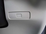 テールゲートには、車内からもスイッチ一つで開閉可能な電動開閉機能を装備。