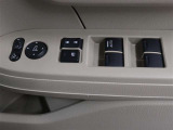 運転席からも操作可能な全席パワーウィンドウが装備されています。