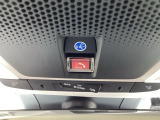 【SOSボタン】体調が悪くなったときや、事故に遭遇したとき、あおり運転にあっている時など、緊急時にボタンを押すと緊急サポートセンターにつながり、オペレーターが警察・救急への取次ぎを行います。