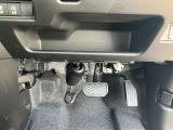 運転席アンダーポケットです