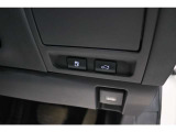 【トランクオープナー】車内からラゲッジを開けられます。