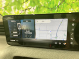 鮮明な地図表示で、スムーズなナビゲーションを実現。最新の交通情報も確認できます。安心して運転を楽しめます。