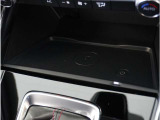 【ワイヤレス充電】ワイヤレス充電Qi規格に対応したスマートフォンなどの携帯機器を充電できます。