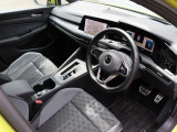 認定中古車保証1年間距離無制限の保証とロードアシスタンスサービスが全車に付帯されています。また、1年間または2年間の延長保証(有償)もご利用いただけます。