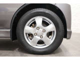 純正のアルミホイールが足元を飾ります!タイヤサイズは155/70R13になります。