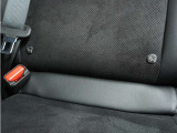 ◆ISOFIX◆シートベルトいらずでチャイルドシートと固定金具を連結するだけでガッチリ固定できます。