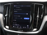 ルームランプの明るさはセンターディスプレイでお好みに調節できます。車内のアンビエントライトは、車外が暗くなったときに車内を快適な雰囲気に演出します。