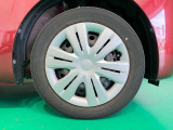 足元を変えるだけで車のイメージがかなり変わります。かっこいい存在感のある一台です。