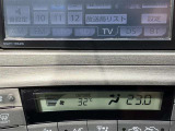 オートエアコンで車内快適♪ご希望の温度に設定すれば風向きや風量を自動で調整してくれますよ!