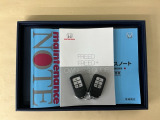 メンテナンスノート【点検整備記録簿・保証書】、取説も揃ってます。スマートキーはバッグなどにしまったままボタン操作でエンジンの始動・停止ができて大変便利です