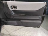 車の乗り降りの際に必ず触るドアハンドルです。使用感が気になる方はお気軽にお申し付けくださいませ。