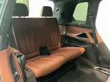 ご納車前に、リア3面にプライバシーフィルムの施行も可能です。荷物の盗難防止、UVカット等の効果があります。プロが選ぶ高耐久、高品質なフィルムは種類も豊富で仕上がりも非常に綺麗です。
