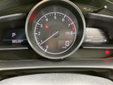 スタイリッシュなデザインのメーターは、必要な情報を一目で確認できます。運転状況を把握し、安全な走行をサポートします。