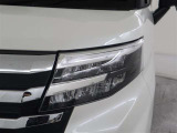 LEDヘッドライトです。デザイン性がよくとても明るいので、夜間の走行や悪天候でも安心です。しかも長寿命!