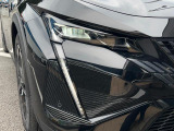 GTのヘッドライトには、走行状況に応じて自動で照射をコントロールするマトリックスLEDテクノロジーを採用しております。
