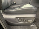 パワーシート搭載、微妙な調整が手軽にでき、ピッタリのポジションで運転することが可能です。