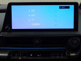 デイスプレイオーディオを装備。スマホとクルマをつなぐことで、いろんなサービスが楽しめます。(AppleCarplay/AndroidAuto 対応)