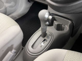 操作が簡単なシフトレバーですのでストレスなく運転が出来ますよ!