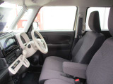 全車消毒済み。納車時にはもう一度キレイにいたしますので安心してお乗りいただけます。ベンチシートで足元すっきり!